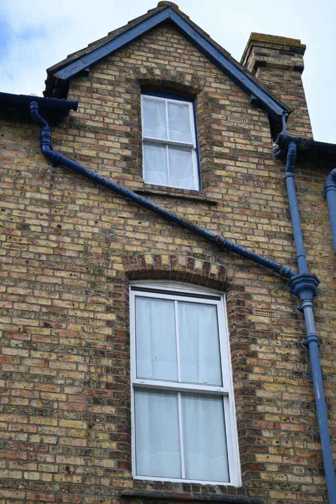 gutter cleaning Renfrew PA4 property
